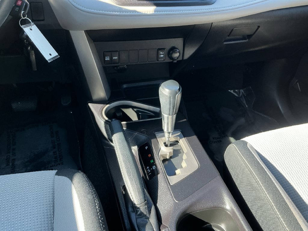 Used 2016 Toyota RAV4 XLE AWD/4WD image 12