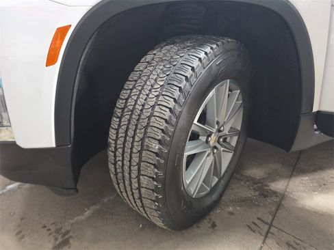 Used 2022 Chevrolet Traverse LT image 32