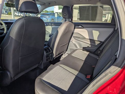 Certified 2023 Volkswagen Taos SE FWD image 16