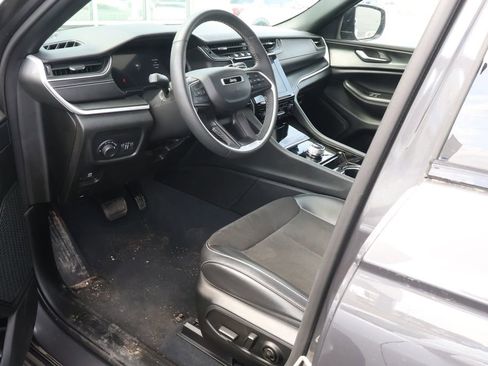 Used 2023 Jeep Grand Cherokee Altitude image 13