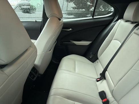 Used 2019 Lexus UX 200 FWD image 9