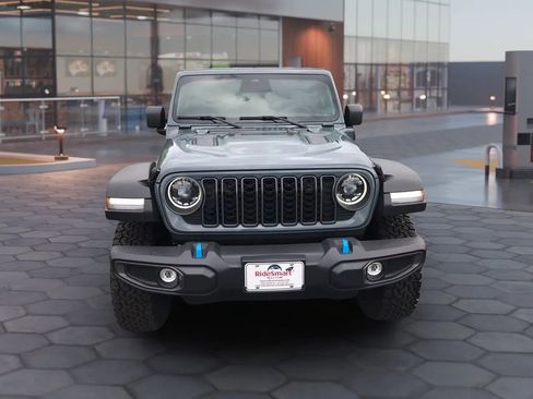 Used 2025 Jeep Wrangler Unlimited Rubicon 4xe w/ Convenience Group AWD/4WD image 7