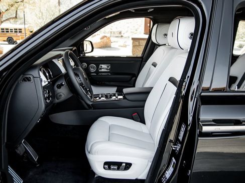 Used 2024 Rolls-Royce Cullinan Black Badge w/ Driver's Package image 23