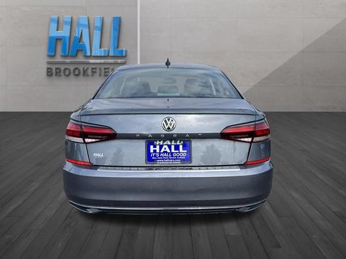 Used 2022 Volkswagen Passat 2.0T SE FWD image 4