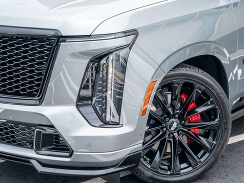 Used 2025 Cadillac Escalade V w/ LPO, ONYX Package AWD/4WD image 3
