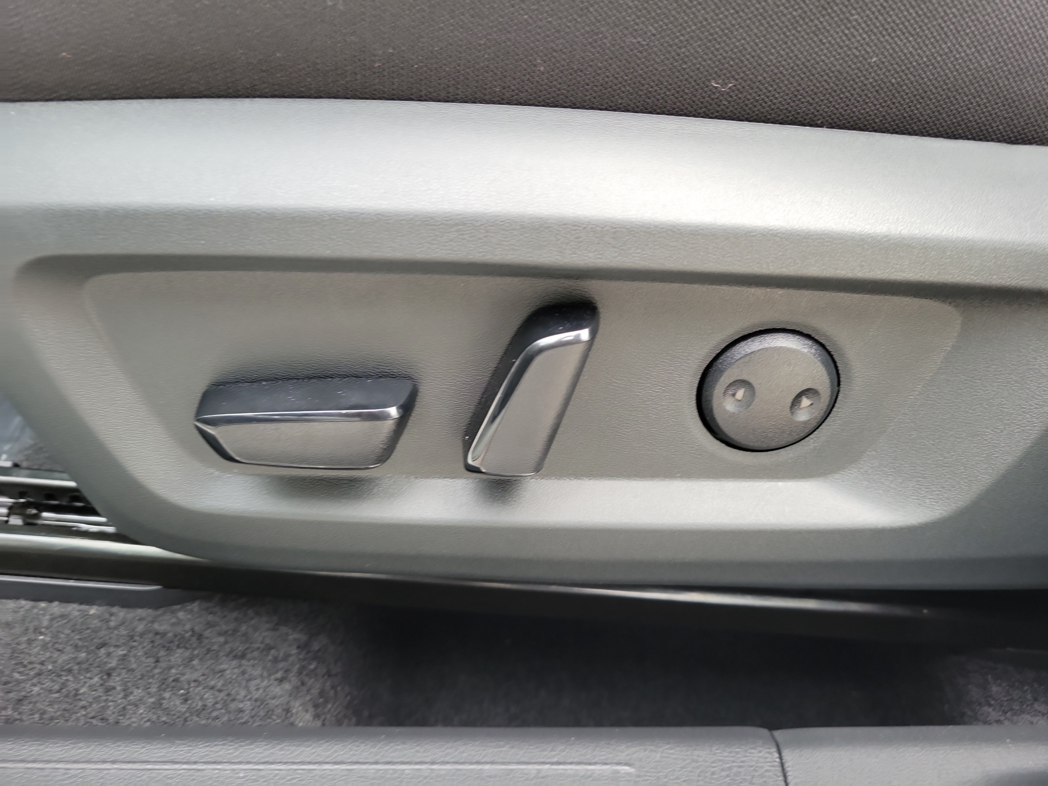 Certified 2025 Nissan Rogue SV AWD/4WD image 17