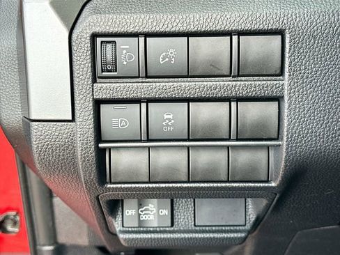 Used 2025 Toyota Tacoma SR5 AWD/4WD image 10