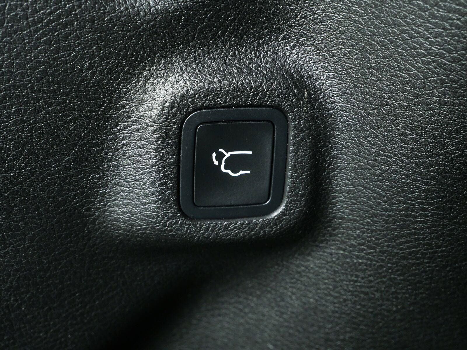 Used 2023 Jeep Compass Latitude w/ Sun and Sound Group AWD/4WD image 36