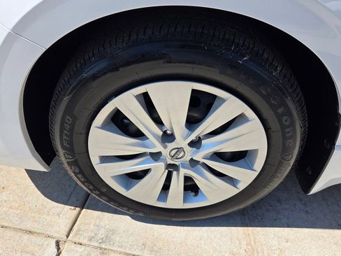 Used 2024 Nissan Sentra S FWD image 17