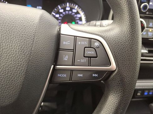 Certified 2022 Toyota Highlander L image 18