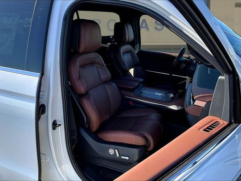New 2026 Lincoln Navigator Reserve image 11