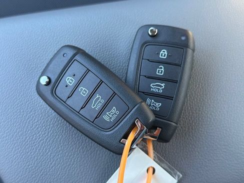 Used 2026 Hyundai Elantra SE FWD image 32