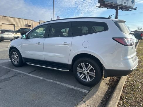 Used 2016 Chevrolet Traverse LT image 5