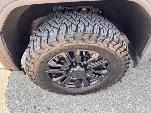 Used 2025 GMC Sierra 2500 AT4 w/ AT4 Premium Plus Package AWD/4WD image 42