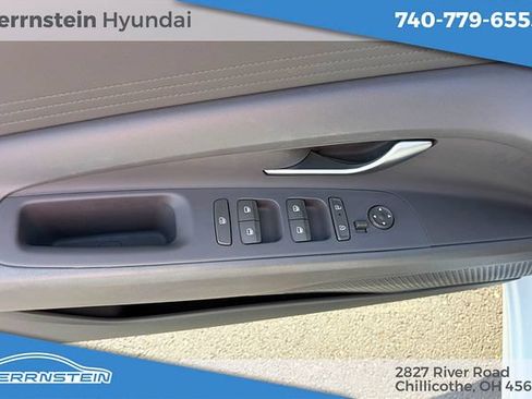 Used 2024 Hyundai Elantra SEL FWD image 9