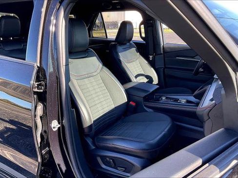 Certified 2025 Ford Explorer ST-Line w/ ST-Line Street Pack image 8