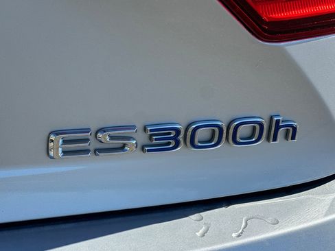Used 2013 Lexus ES 300h image 38