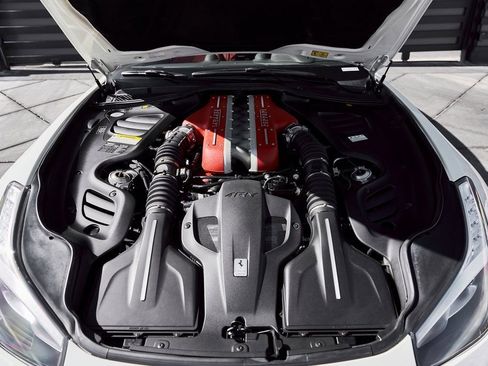 Used 2019 Ferrari GTC4Lusso image 16