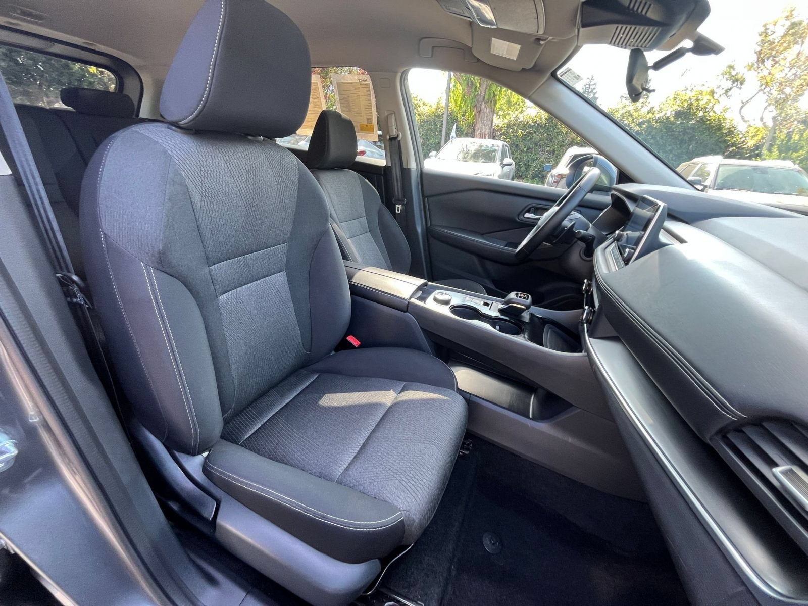 Used 2025 Nissan Rogue SV AWD/4WD image 37