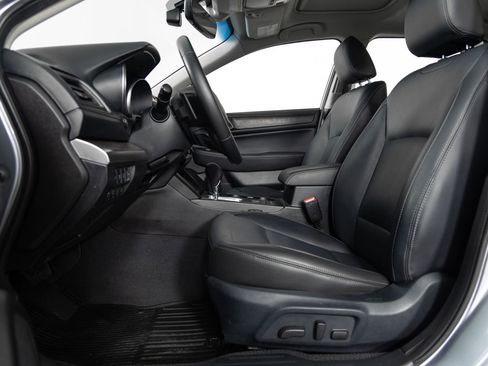 Used 2017 Subaru Outback 3.6R Limited image 15