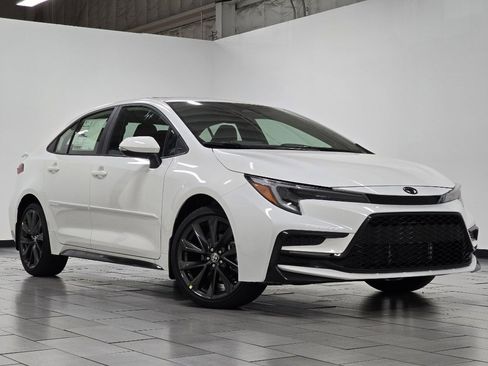 Certified 2024 Toyota Corolla XSE image 2