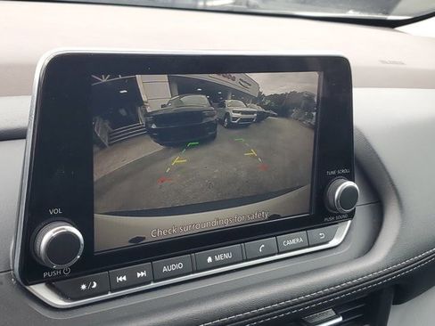 Used 2023 Nissan Rogue S image 25