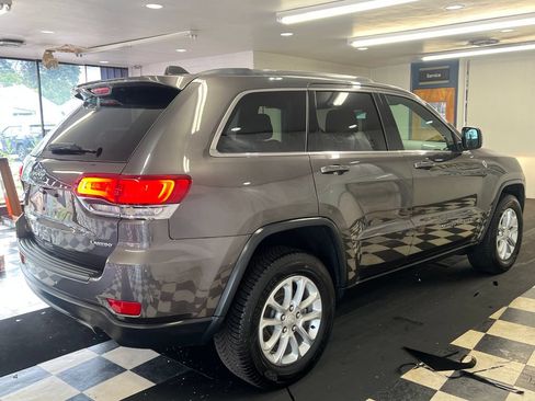 Used 2021 Jeep Grand Cherokee Laredo AWD/4WD image 16