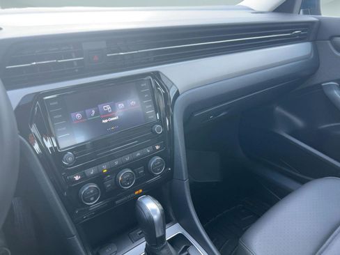 Used 2022 Volkswagen Passat 2.0T SE image 23