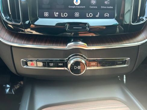 Certified 2024 Volvo XC60 B5 Plus w/ Protection Package Premier AWD/4WD image 26