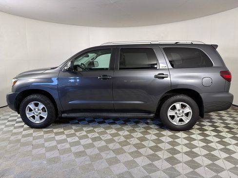 Used 2019 Toyota Sequoia SR5 w/ Premium Package RWD image 8