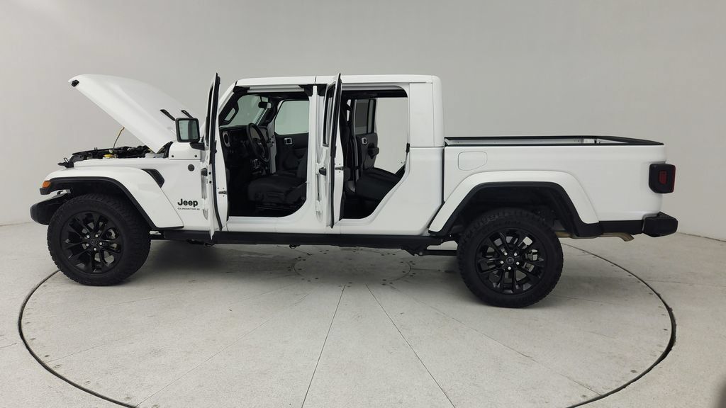 Used 2025 Jeep Gladiator Sport AWD/4WD image 10
