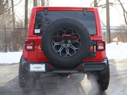 Used 2022 Jeep Wrangler Unlimited Sahara image 6