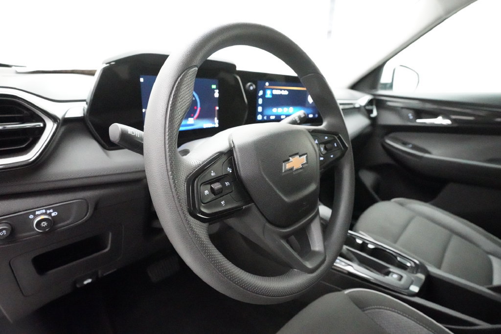 Used 2025 Chevrolet TrailBlazer LT AWD/4WD image 8