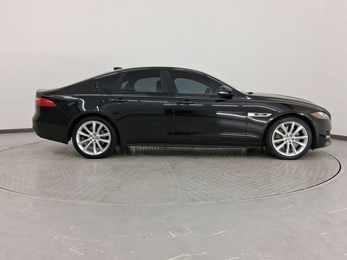 Used 2017 Jaguar XF R-Sport image 8