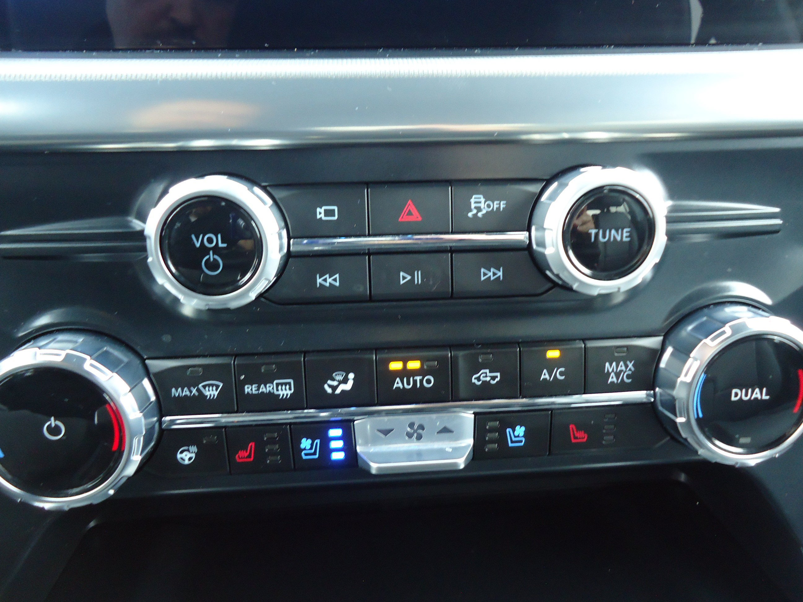 Used 2025 Ford F150 Lariat w/ Bed Utility Package AWD/4WD image 23