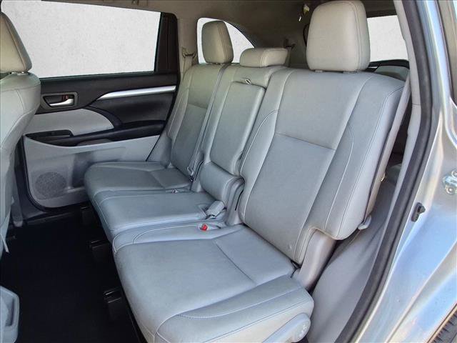 Used 2016 Toyota Highlander XLE AWD/4WD image 19