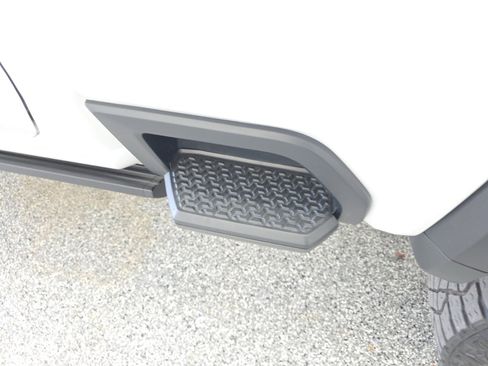 Used 2024 GMC Sierra 2500 AT4X image 31