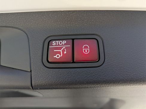 Used 2024 Mercedes-Benz GLS 450 4MATIC image 19