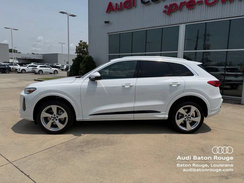 Used 2025 Audi Q5 Premium Plus w/ Premium Plus AWD/4WD image 4
