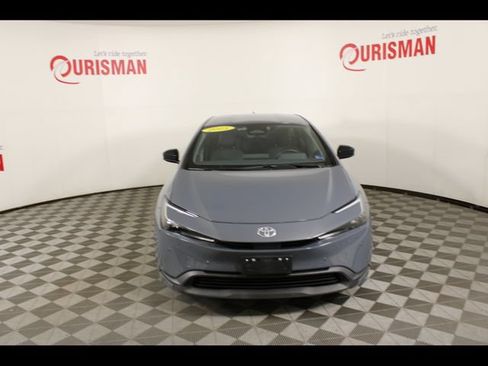 Used 2025 Toyota Prius LE FWD image 11