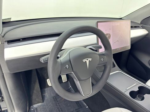 Used 2021 Tesla Model Y Performance image 14