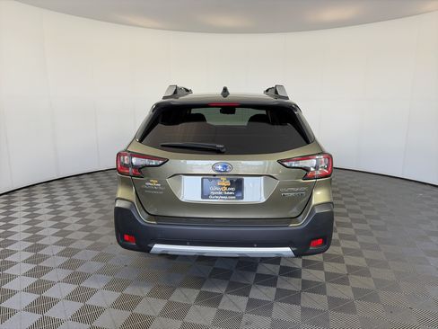 Used 2025 Subaru Outback Touring XT AWD/4WD image 9