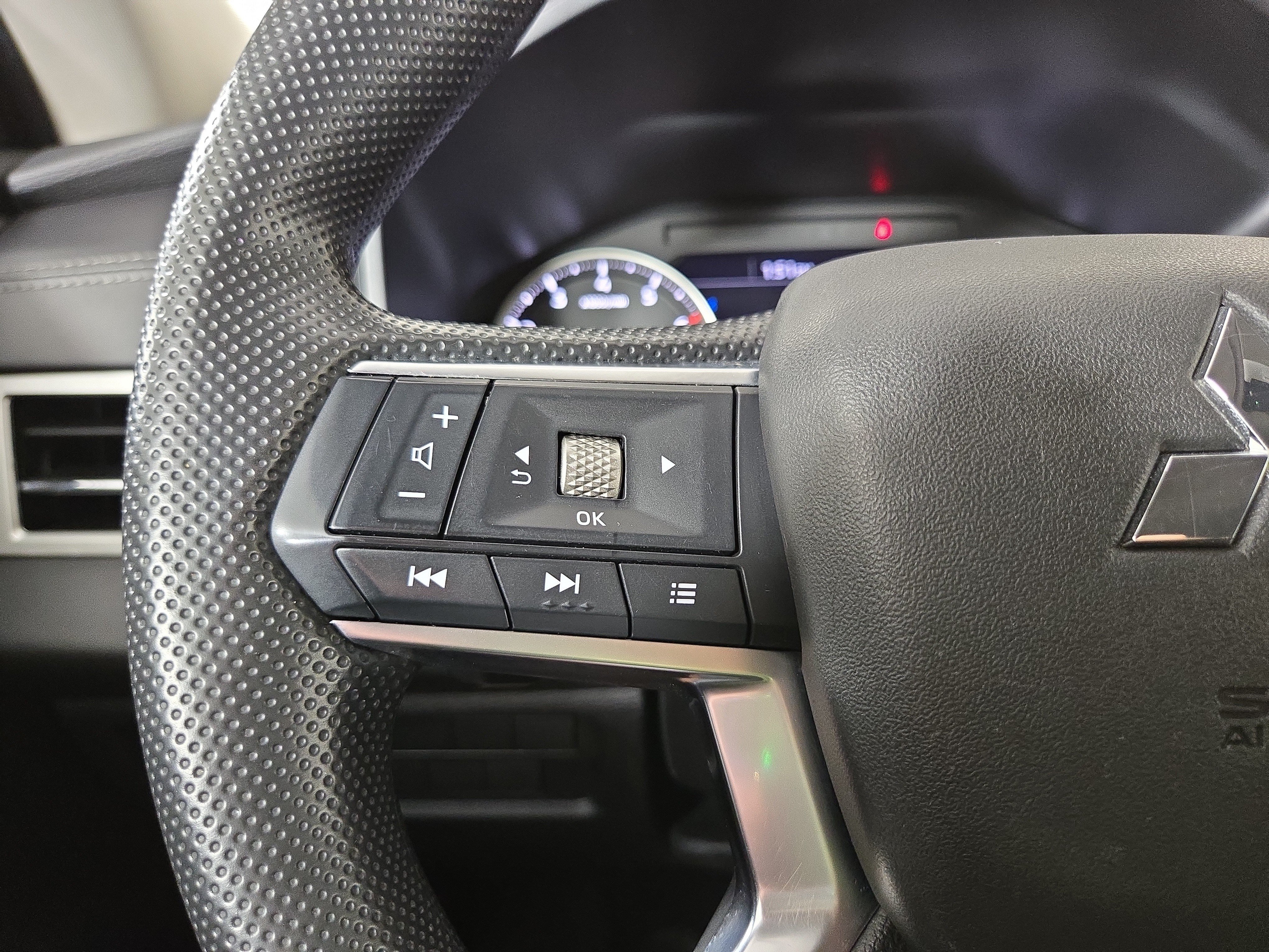Used 2024 Mitsubishi Outlander ES AWD/4WD image 17