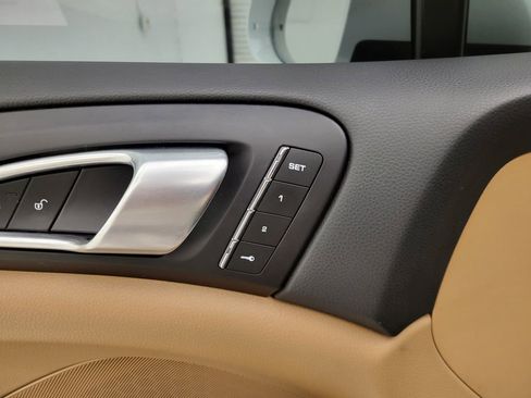 Used 2018 Porsche Cayenne Platinum Edition image 3