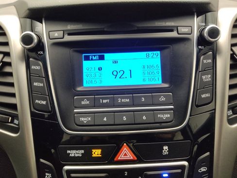 Used 2017 Hyundai Elantra GT image 25