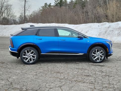 New 2026 Cadillac Optiq Luxury 2 image 8