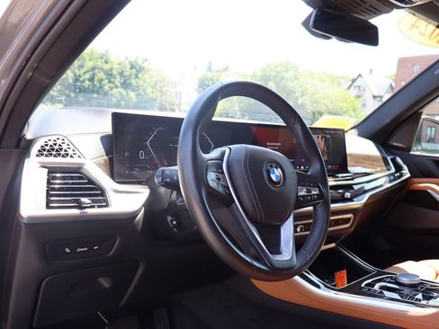 Used 2024 BMW X5 xDrive40i w/ Premium Package AWD/4WD image 10