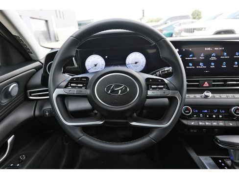 Used 2023 Hyundai Elantra SEL w/ Convenience Package FWD image 15
