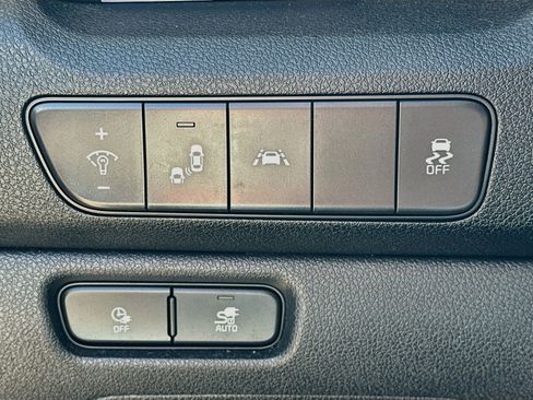 Used 2020 Kia Niro EX Premium w/ Cold Weather Package FWD image 16