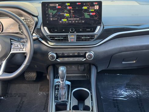 Used 2024 Nissan Altima 2.5 SR w/ SR Premium Package FWD image 22